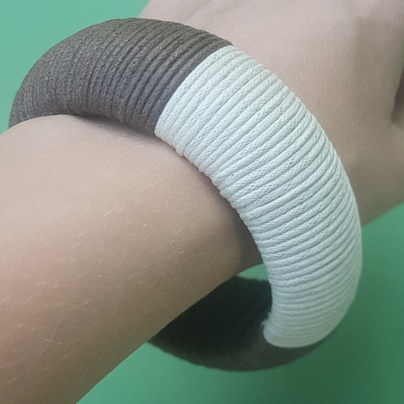 😺 Twine Bangle Bracelet - Picture 2 of 4